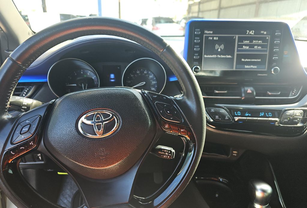2020 Toyota C-HR XLE - Photo 6