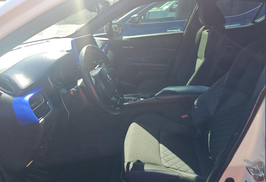 2020 Toyota C-HR XLE - Photo 7